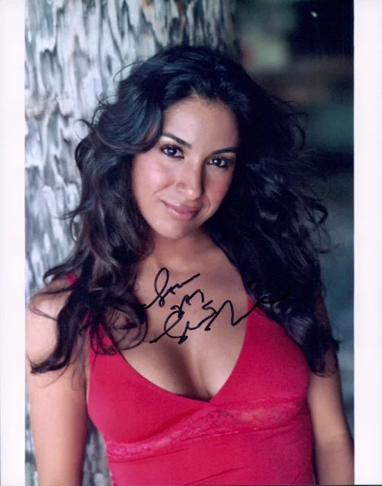 Liana Mendoza autograph