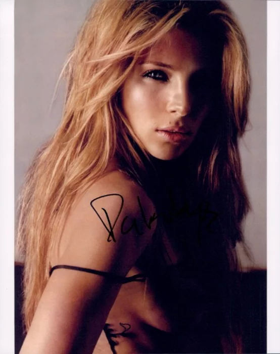 Elsa Pataky autograph