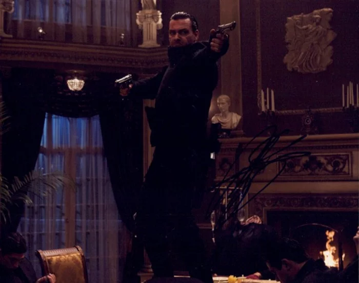 Ray Stevenson autograph