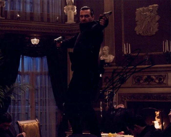 Ray Stevenson autograph