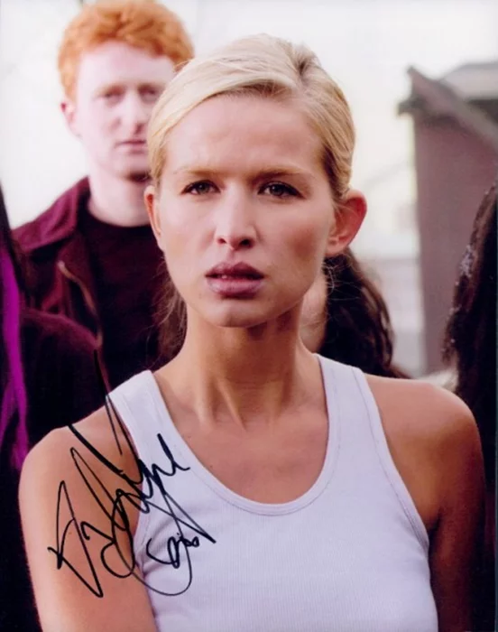 Tahyna Tozzi autograph
