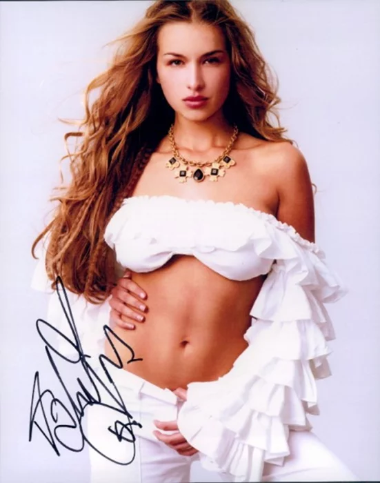 Tahyna Tozzi autograph
