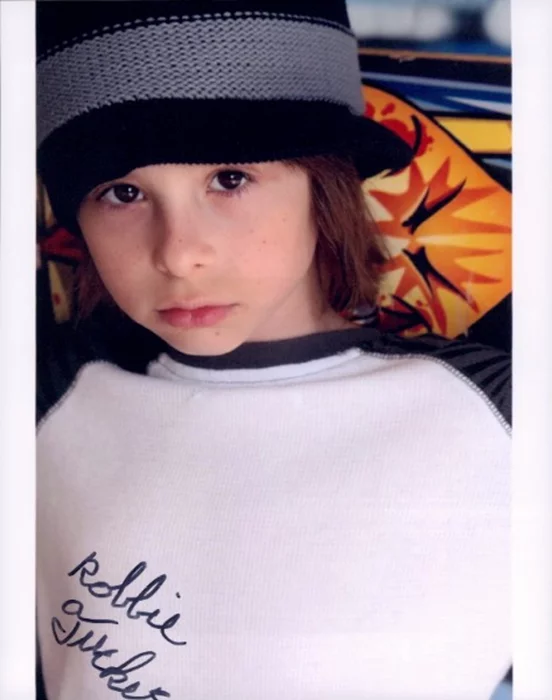 Robbie Tucker autograph