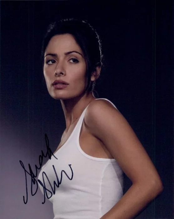 Sarah Shahi autograph