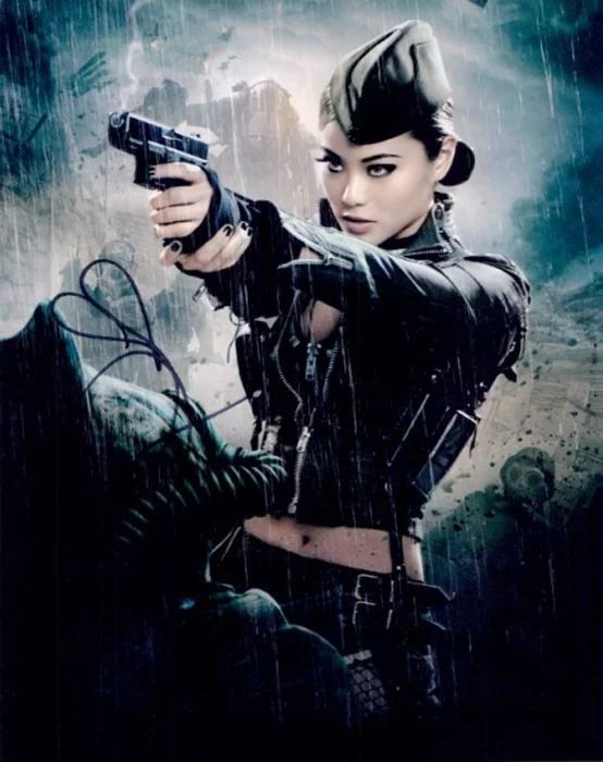 Jamie Chung autograph