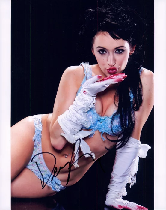 Devanny Pinn autograph