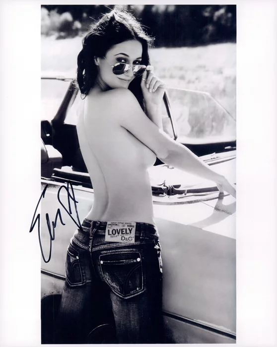 Emmanuelle Chriqui autograph