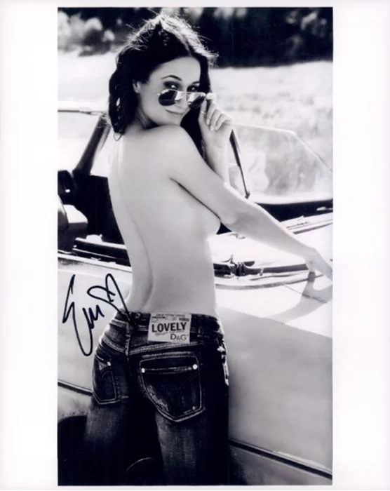 Emmanuelle Chriqui autograph