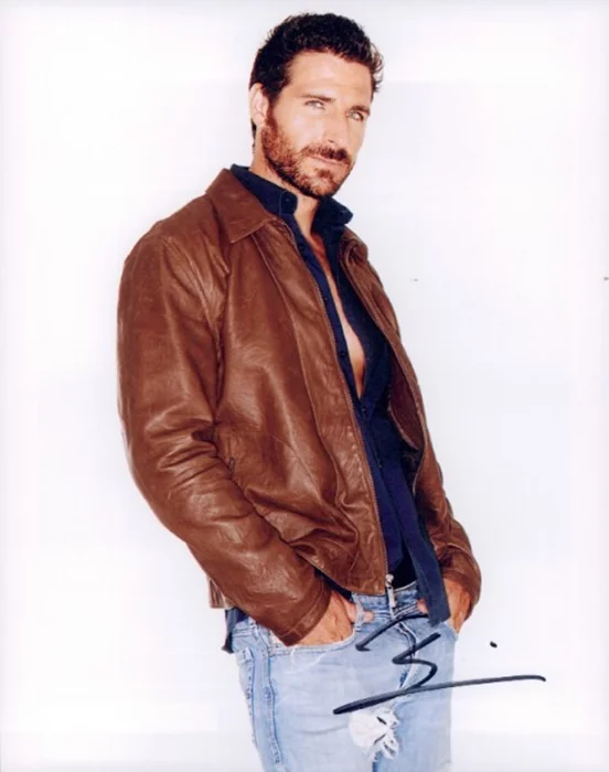 Ed Quinn autograph