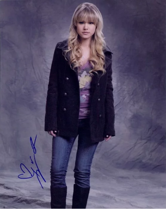 Taylor Spreitler autograph