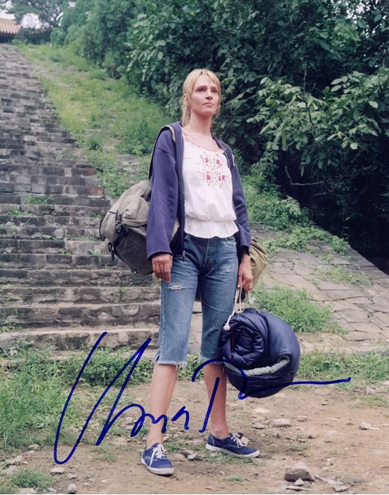 Uma Thurman autograph