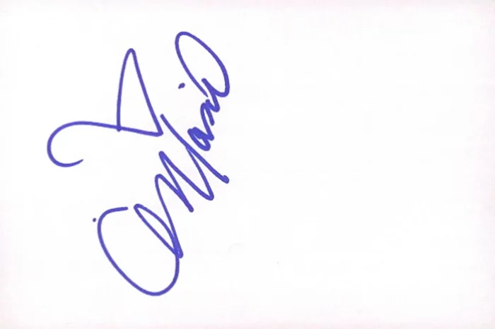 Masiela Lusha autograph