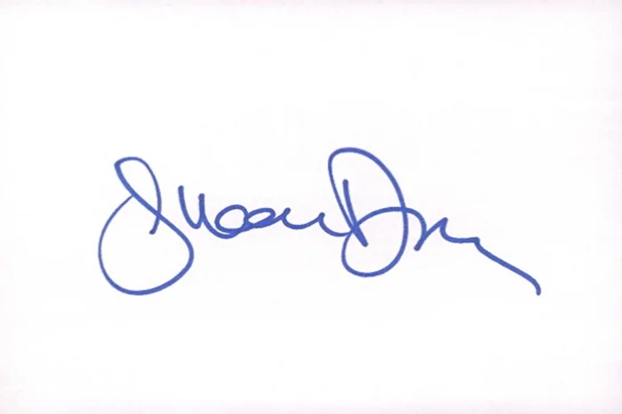 Illeana Douglas autograph