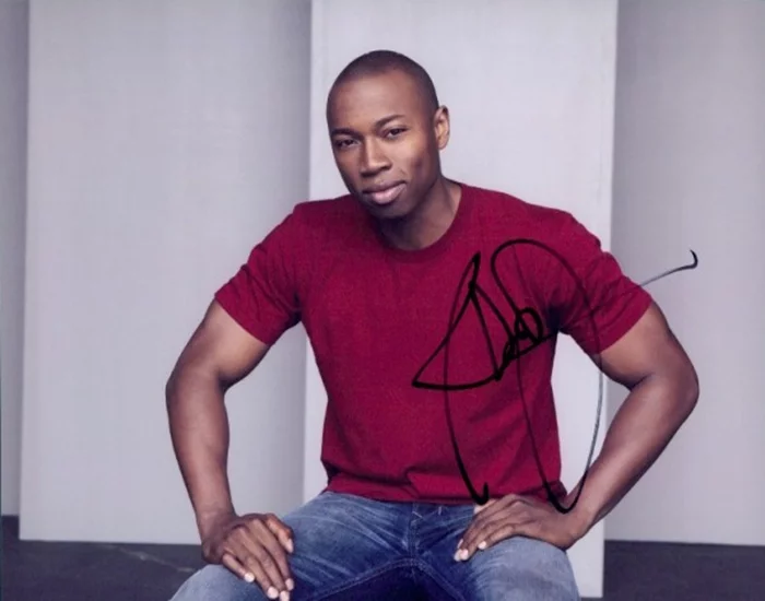 Robbie Jones autograph