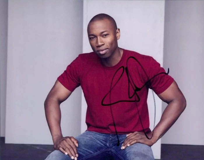 Robbie Jones autograph