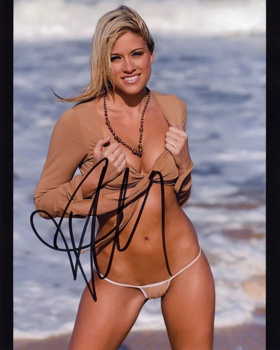 Kelly Kelly autograph