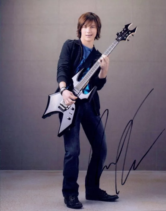Logan Miller autograph