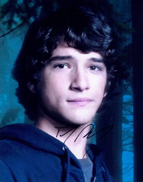 Tyler Posey autograph