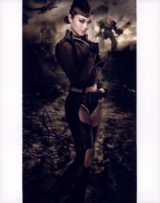 Jamie Chung autograph