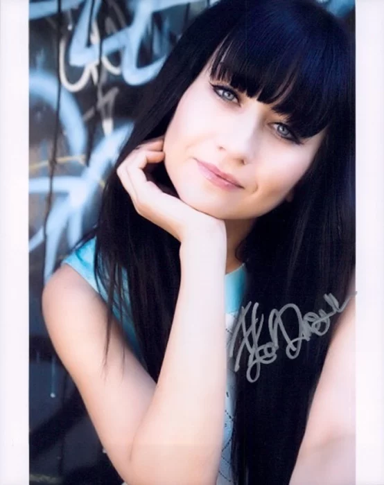 Elissa Dowling autograph