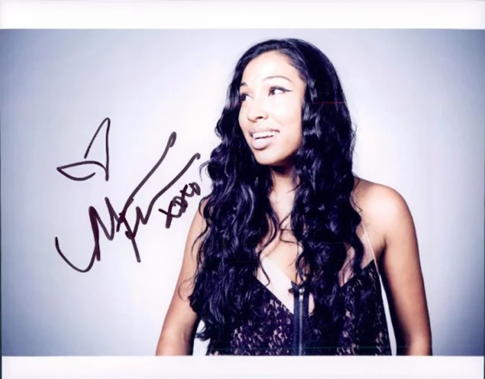 Melanie Fiona autograph