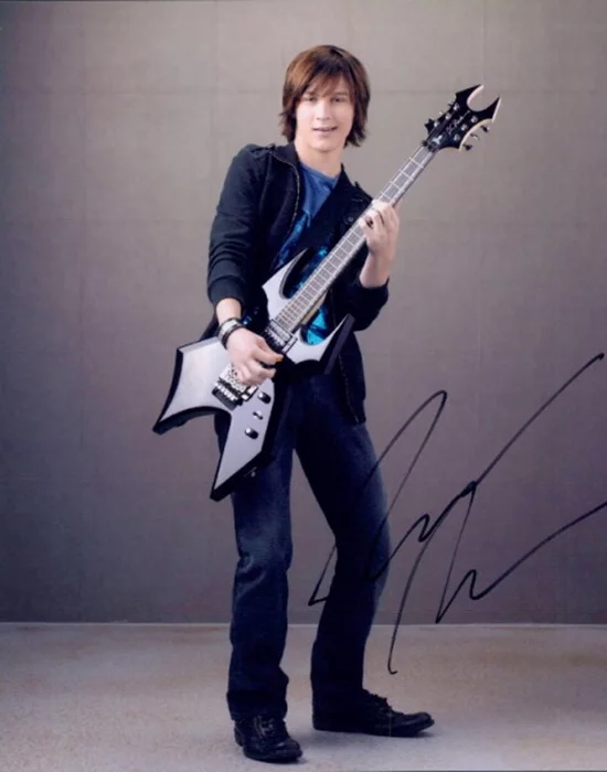 Logan Miller autograph
