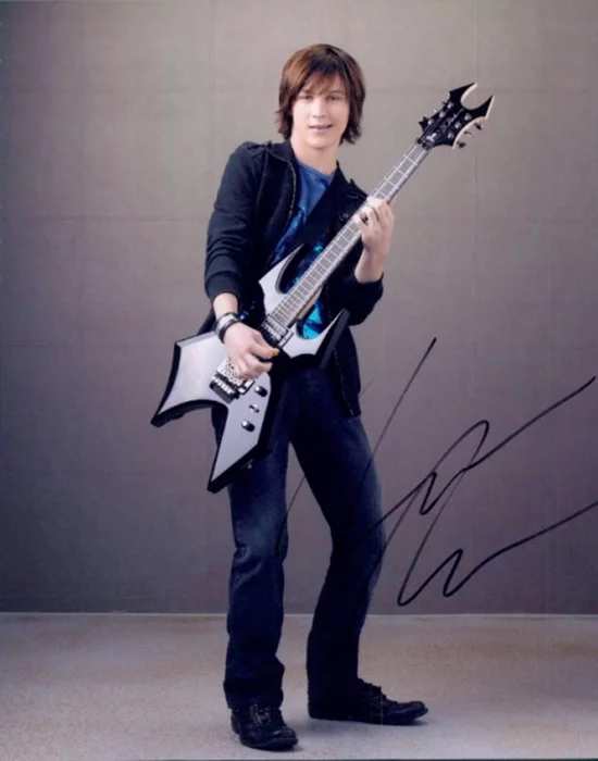 Logan Miller autograph