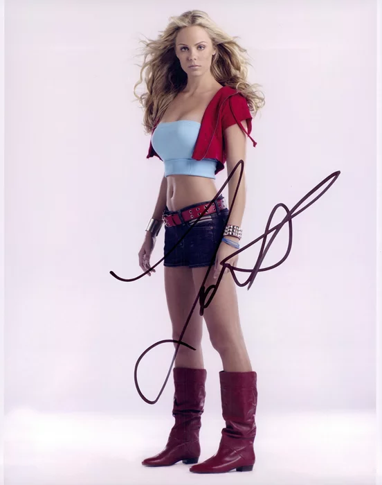 Laura Vandervoort autograph