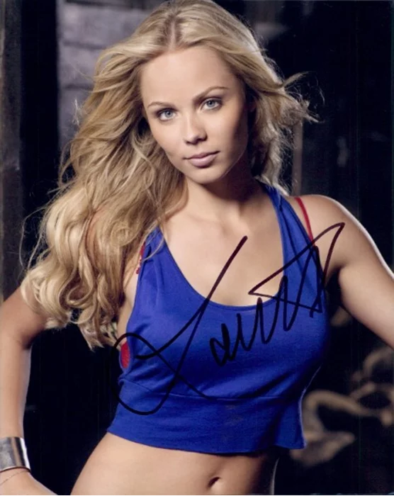 Laura Vandervoort autograph