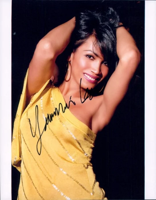 Yasmin Lee autograph