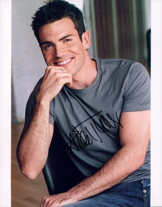 Aiden Turner autograph