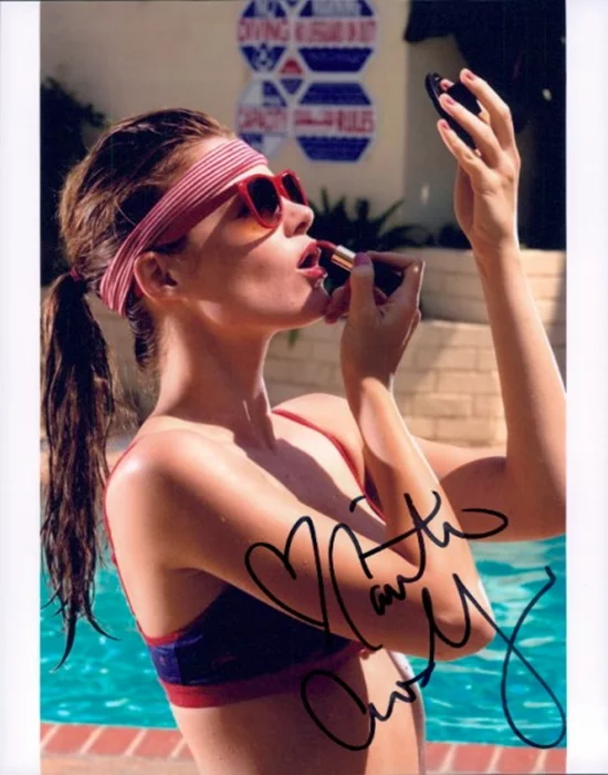 Caitlin Crosby autograph