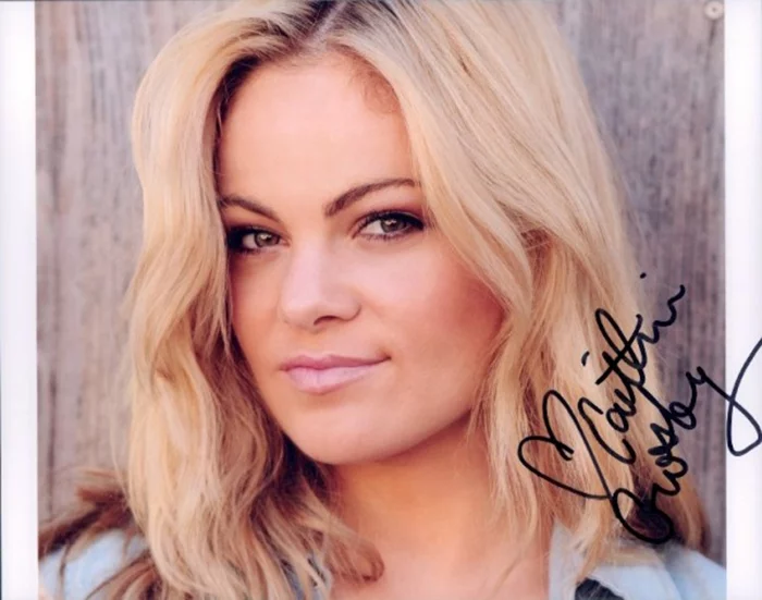 Caitlin Crosby autograph
