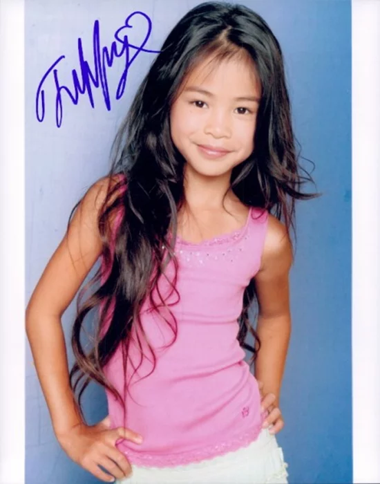 Tiffany Espensen autograph