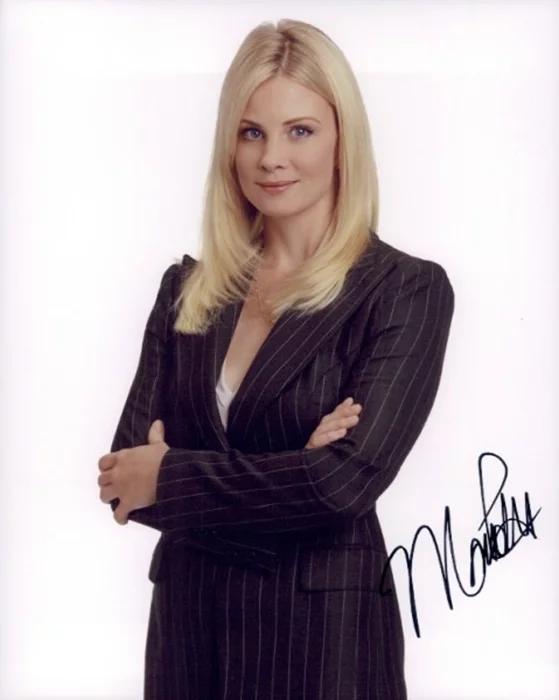 Monica Potter autograph