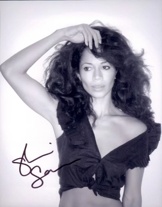 Sherri Saum autograph