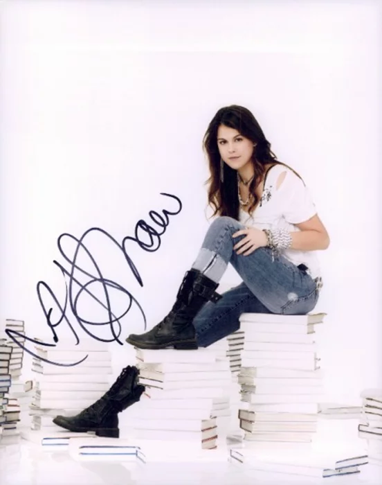 Lindsey Shaw autograph