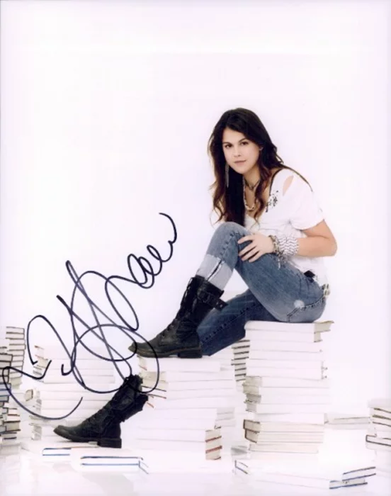 Lindsey Shaw autograph