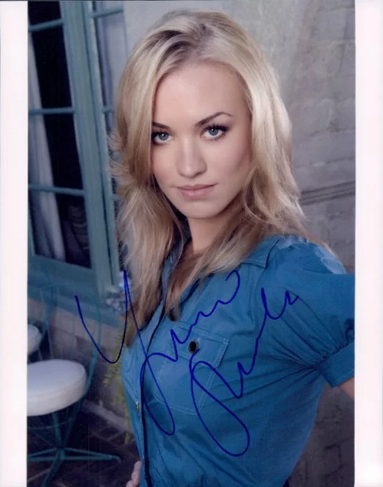 Yvonne Strahovski autograph