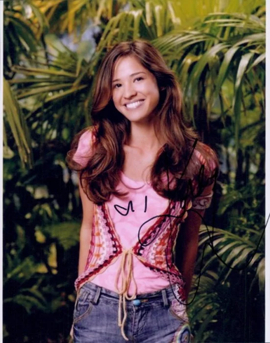 Kelsey Chow autograph