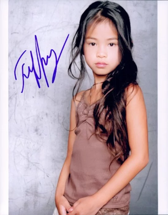 Tiffany Espensen autograph