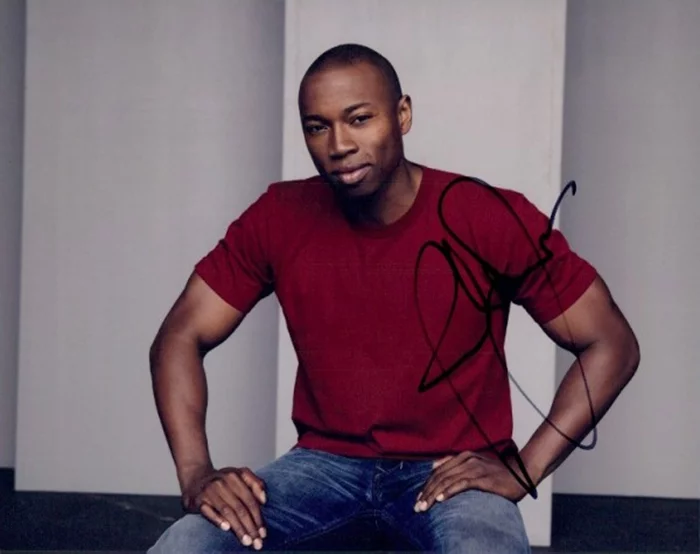 Robbie Jones autograph