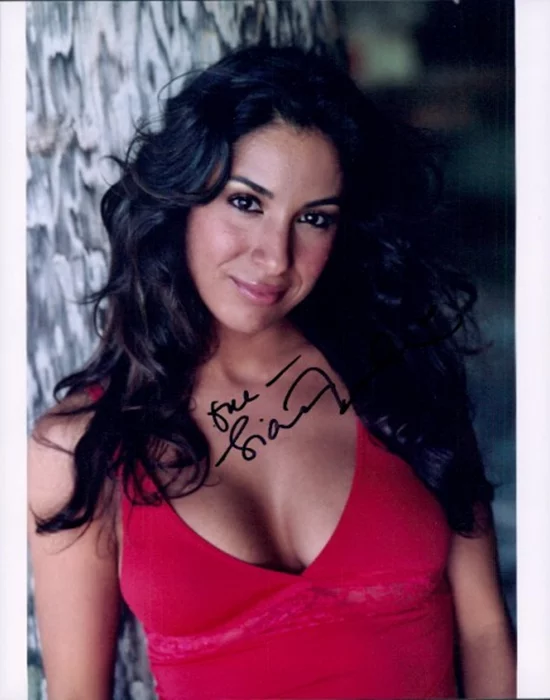 Liana Mendoza autograph
