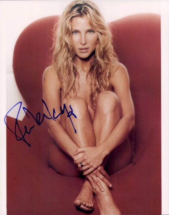 Elsa Pataky autograph