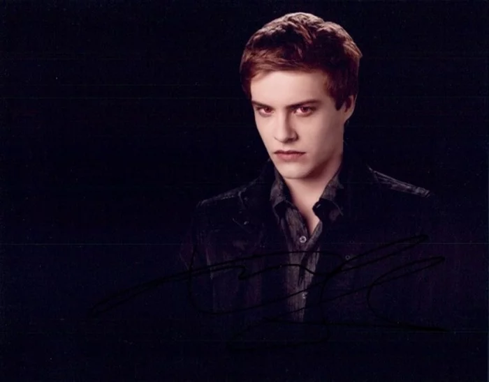 Xavier Samuel autograph