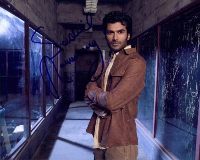 Sendhil Ramamurthy autograph