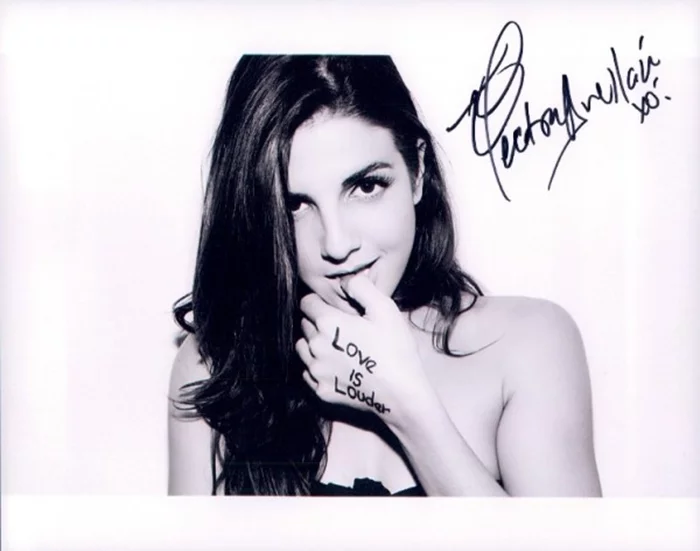 Electra Avellan autograph