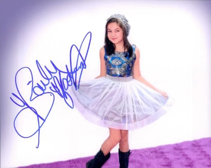 Bailee Madison autograph