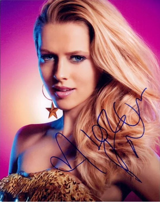 Teresa Palmer autograph