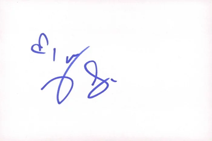 Taylor Spreitler autograph
